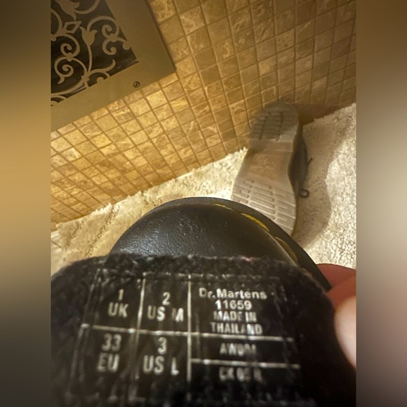 Dr Martens Kids Adjustable Shoes/Boots - Picture 7 of 7